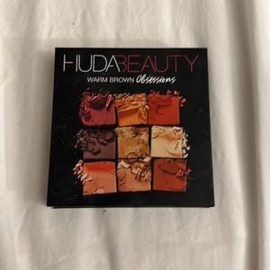 Huda Beauty warm brown obsessions eyeshadow palette